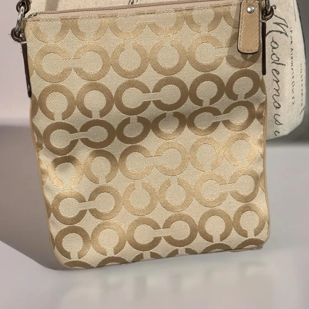 EUC Coach Monogramed Kristin Swingback Crossbody - Gold/Tan Tones - Picture 3 of 6